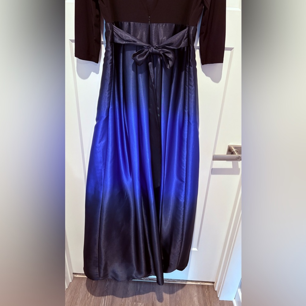 Ignite Elegant Black and Blue Ombré Gown size 14 w/pockets - Picture 9 of 12